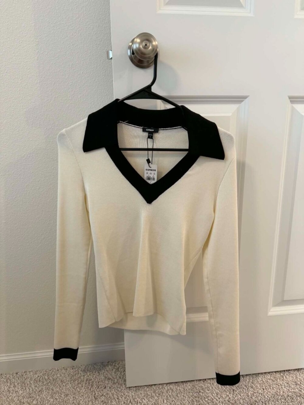 Express Cream Long Sleeve Top Black Collar Small NWT